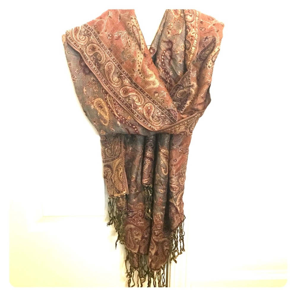 Women’s scarf